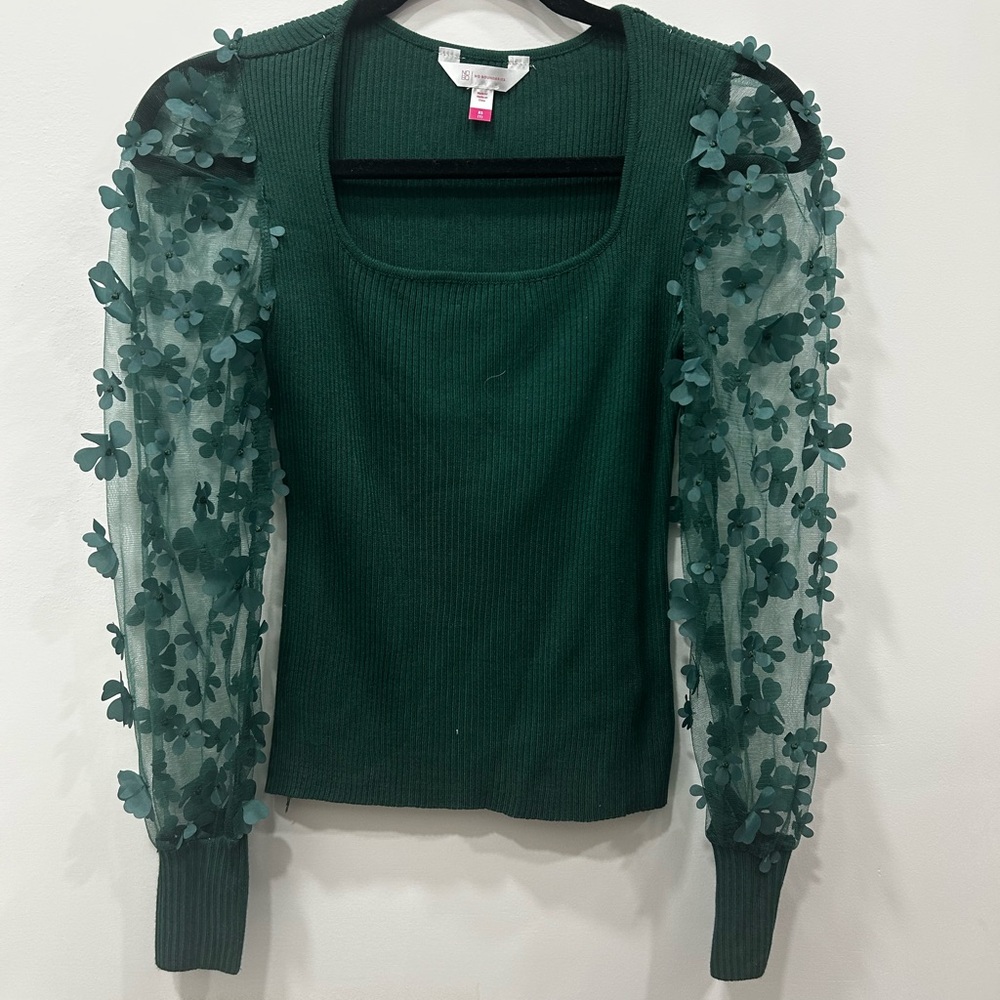 NWOT Elegant Green Floral Sleeve Top